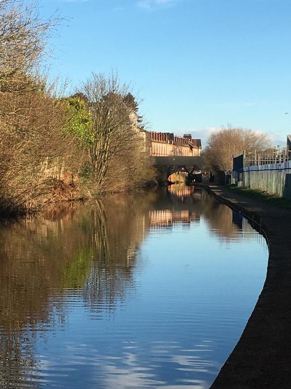 Canal View Homestay Coventry Exterior foto
